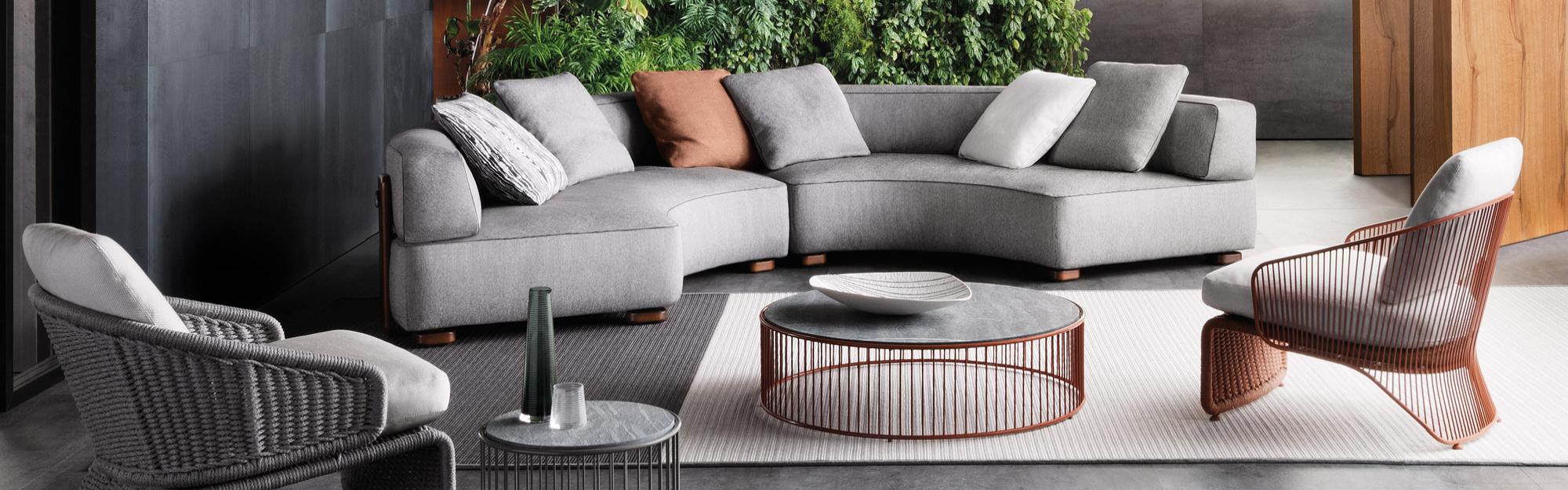 Ontdek het kleurenspektakel van Minotti Outdoor in onze showroom