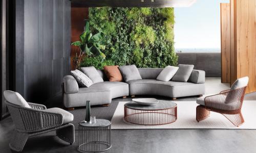 Ontdek het kleurenspektakel van Minotti Outdoor in onze showroom