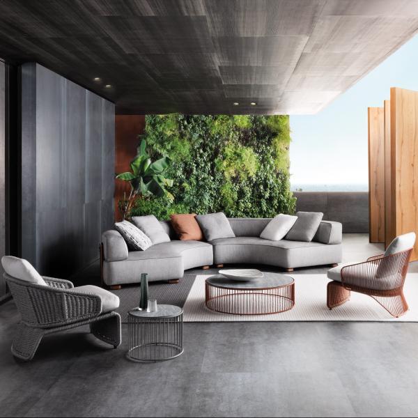 Ontdek het kleurenspektakel van Minotti Outdoor in onze showroom