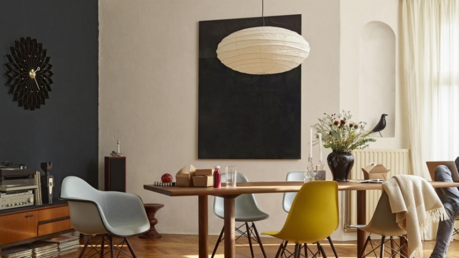 Wood_Table_Eames_Plastic_Side_Chair_DSW_Eames_Palstic_Armchiar_DAW_Wall_Clock_Sunflower_Akari_70N_Eames_Stool_Eames_House_Bird_1102689_preview.jpg