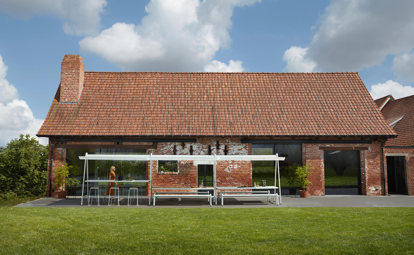 Extremis Amai buiten tafel met parasol HORA Barneveld 7.jpg