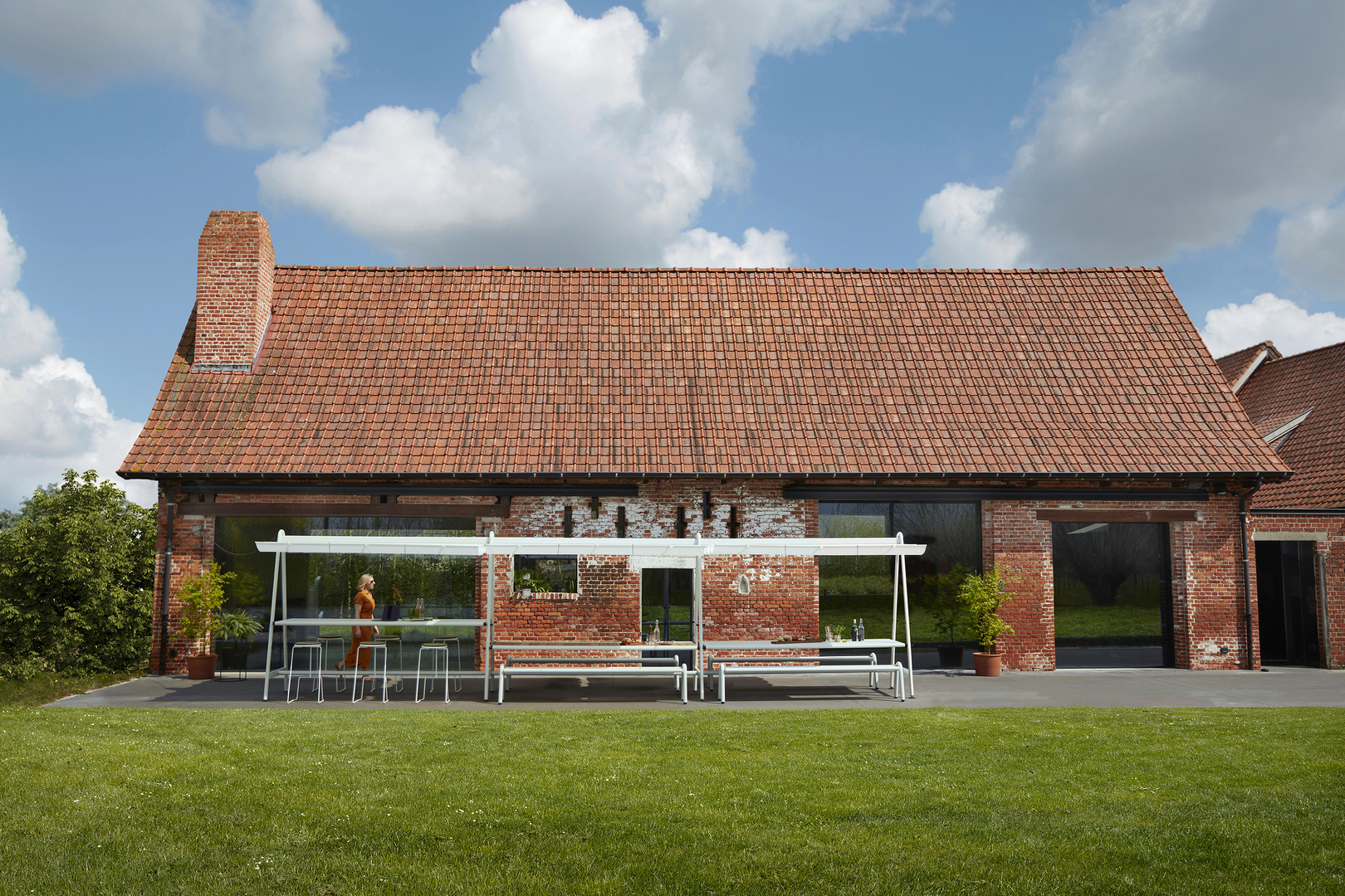 Extremis Amai buiten tafel met parasol HORA Barneveld 7.jpg