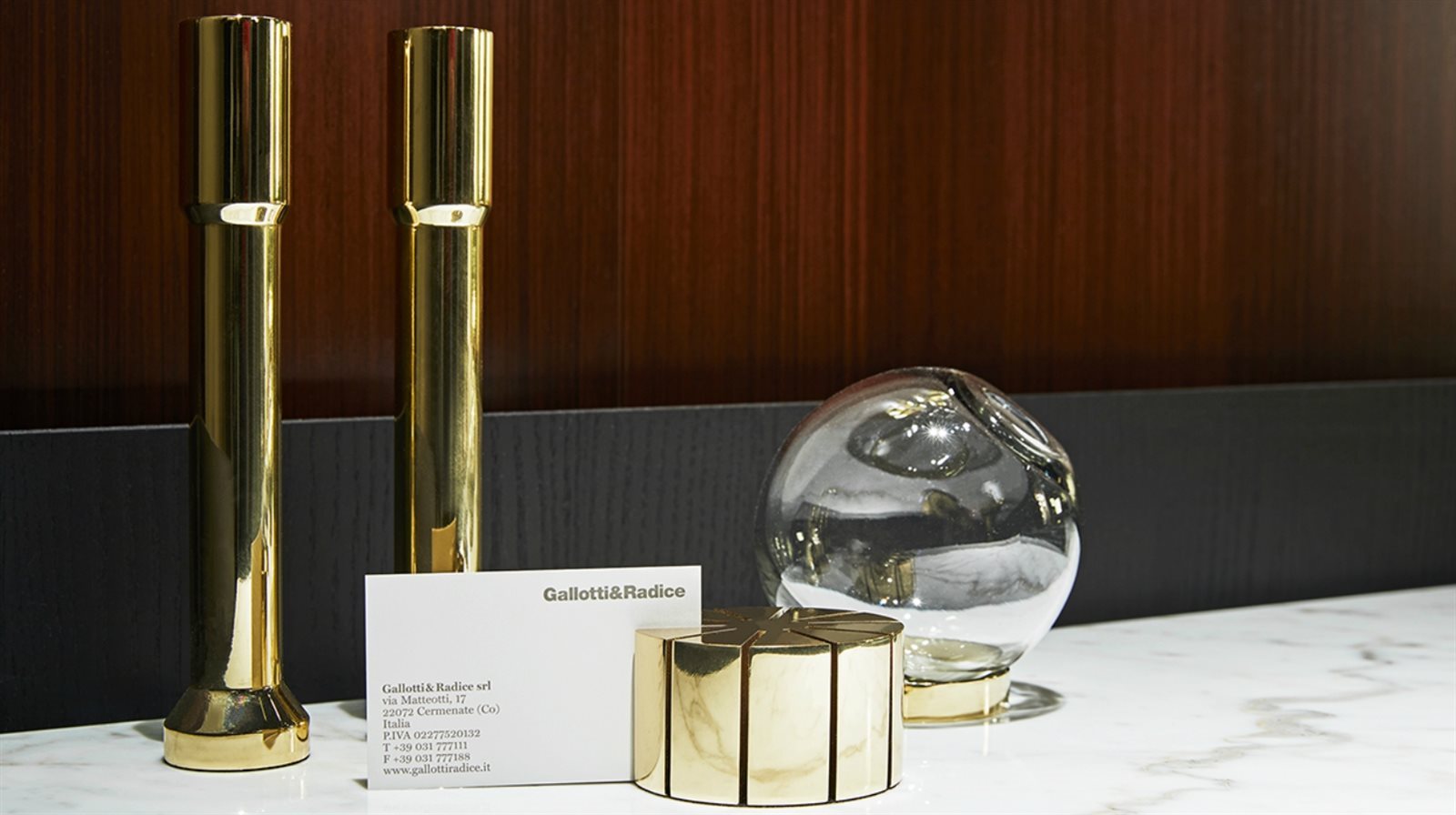 Gallotti & Radice desk card holder sfeer.jpg