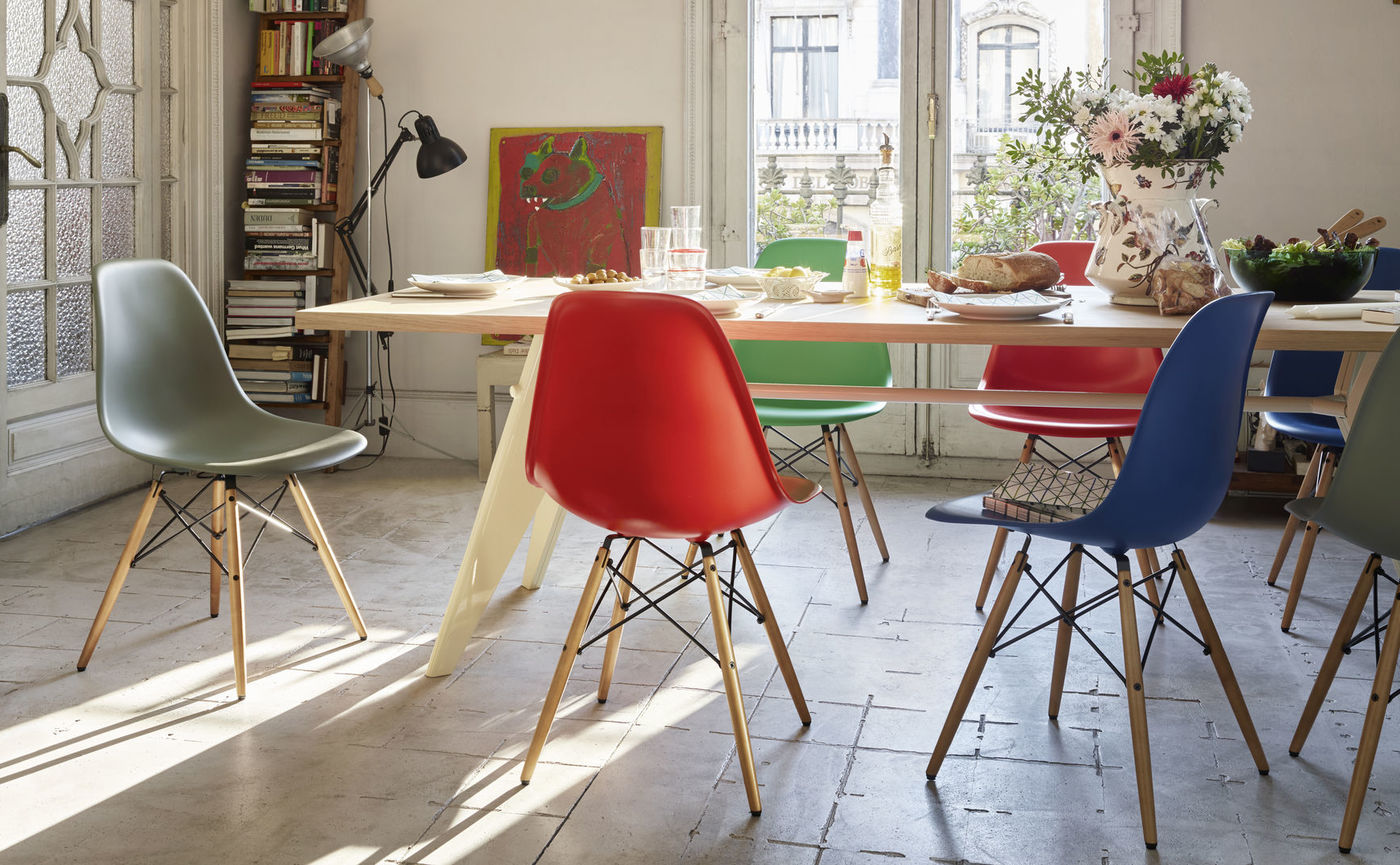 Andere plaatsen Binnen presentatie Eames Plastic Chair DAW - HORA