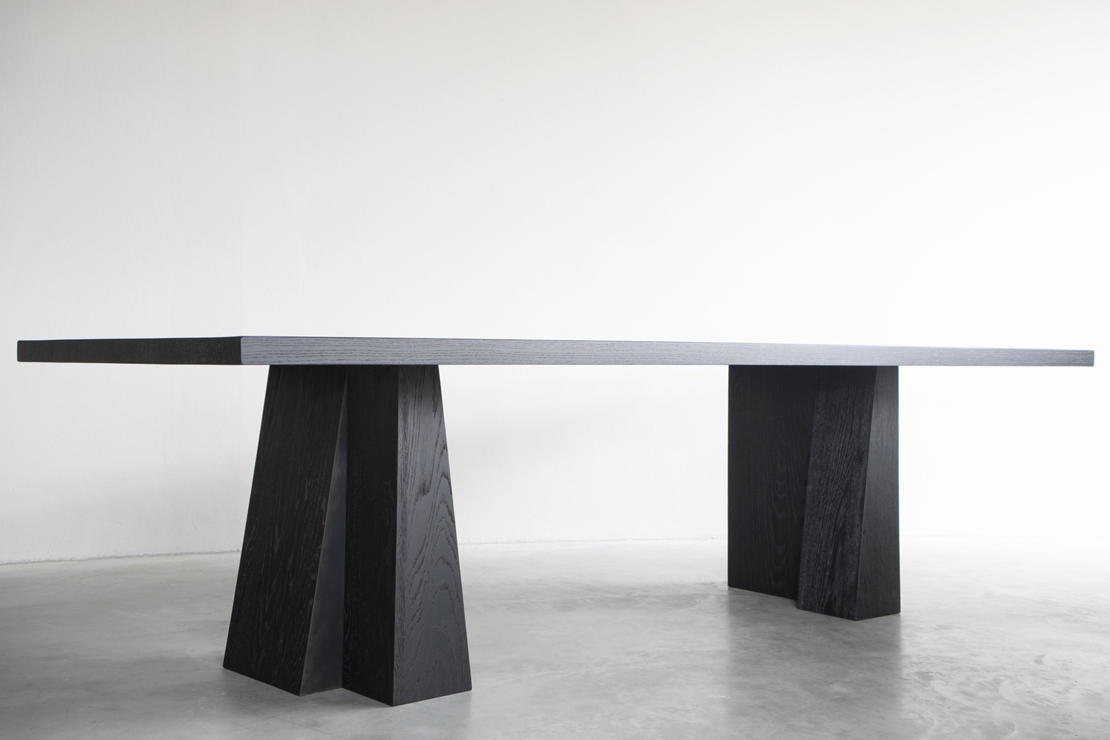 ELI dining table - 09.JPG