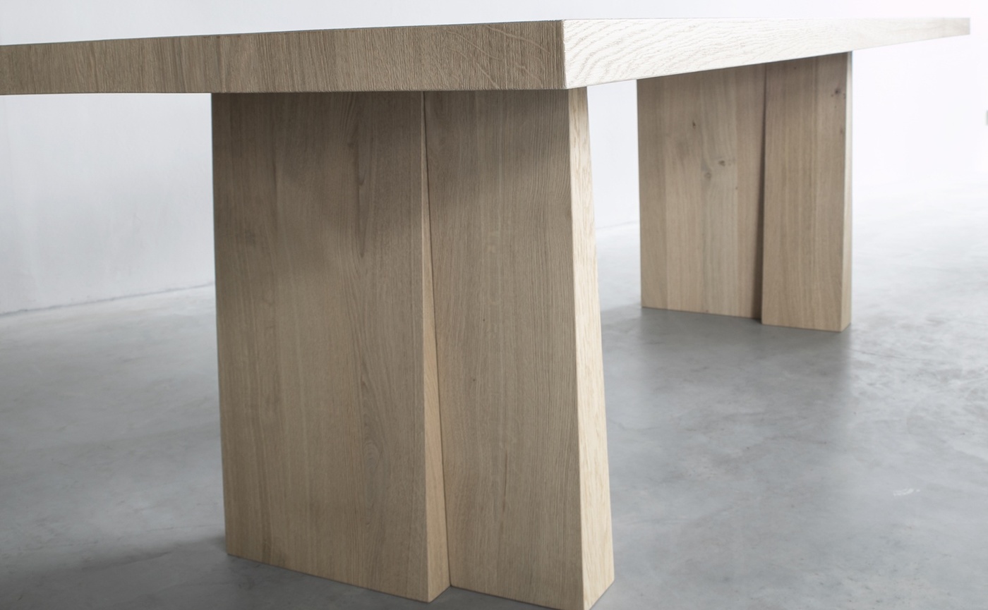 ELI dining table - 02.JPG