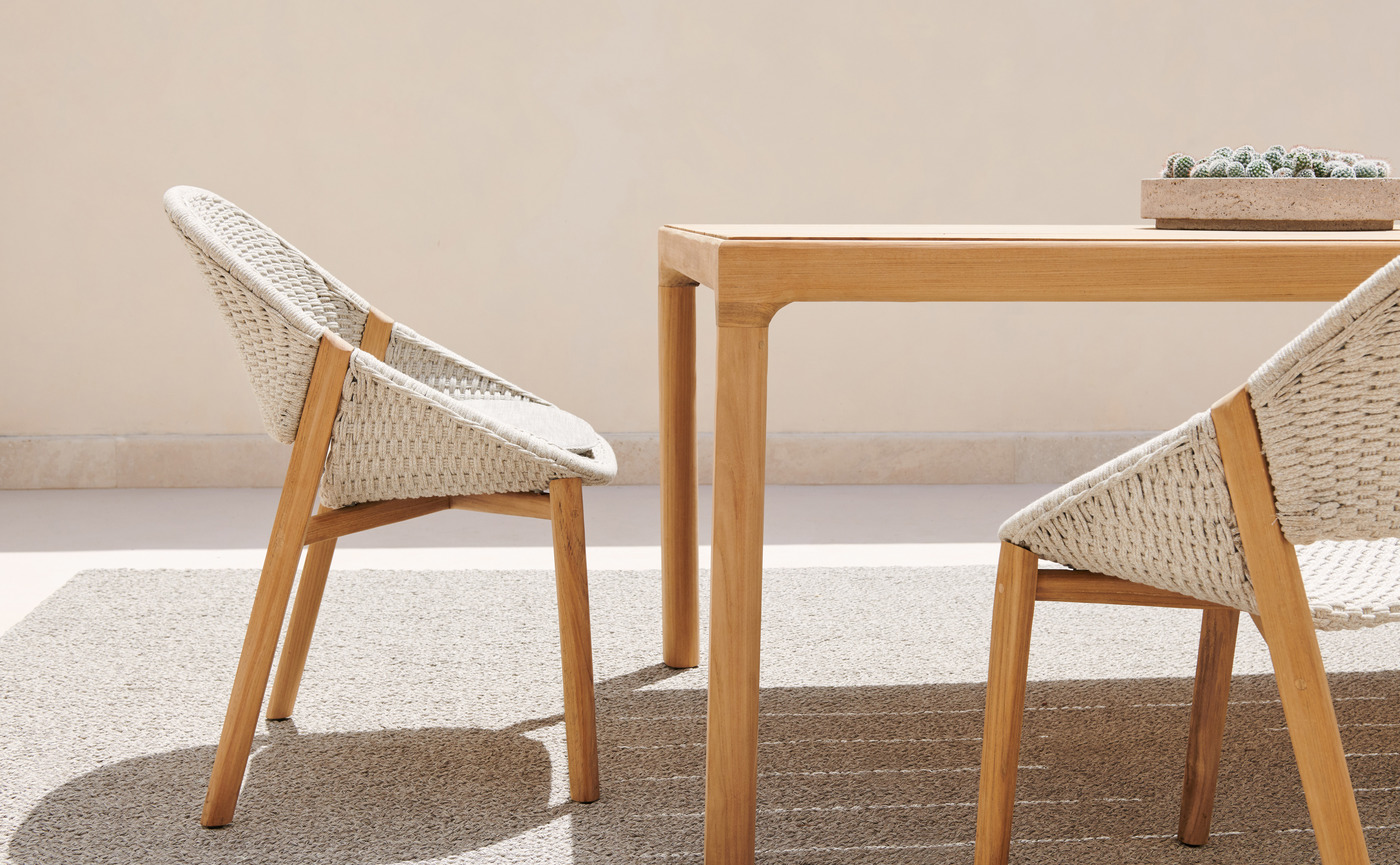 elio_armchair_illum_dining_table_teak_closeup_0.jpg