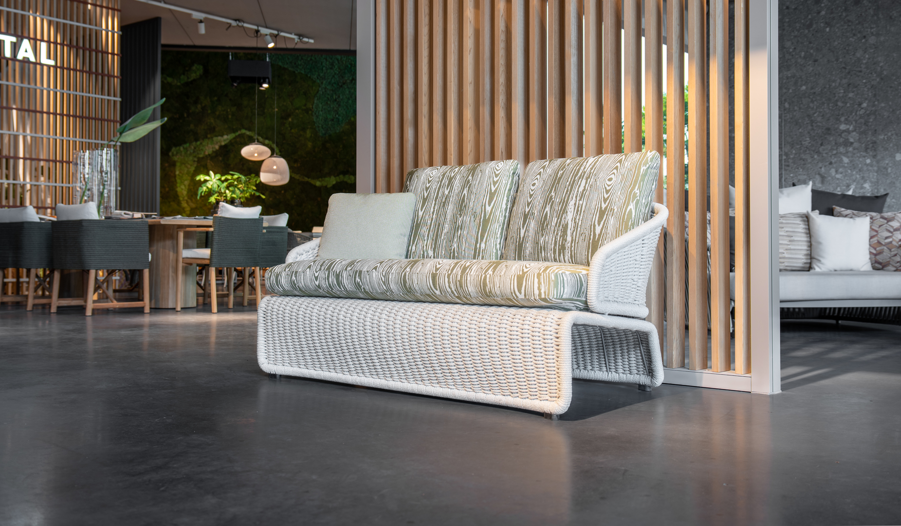 HORA-SALE-1200-700-02-Minotti Halley sofa.jpg