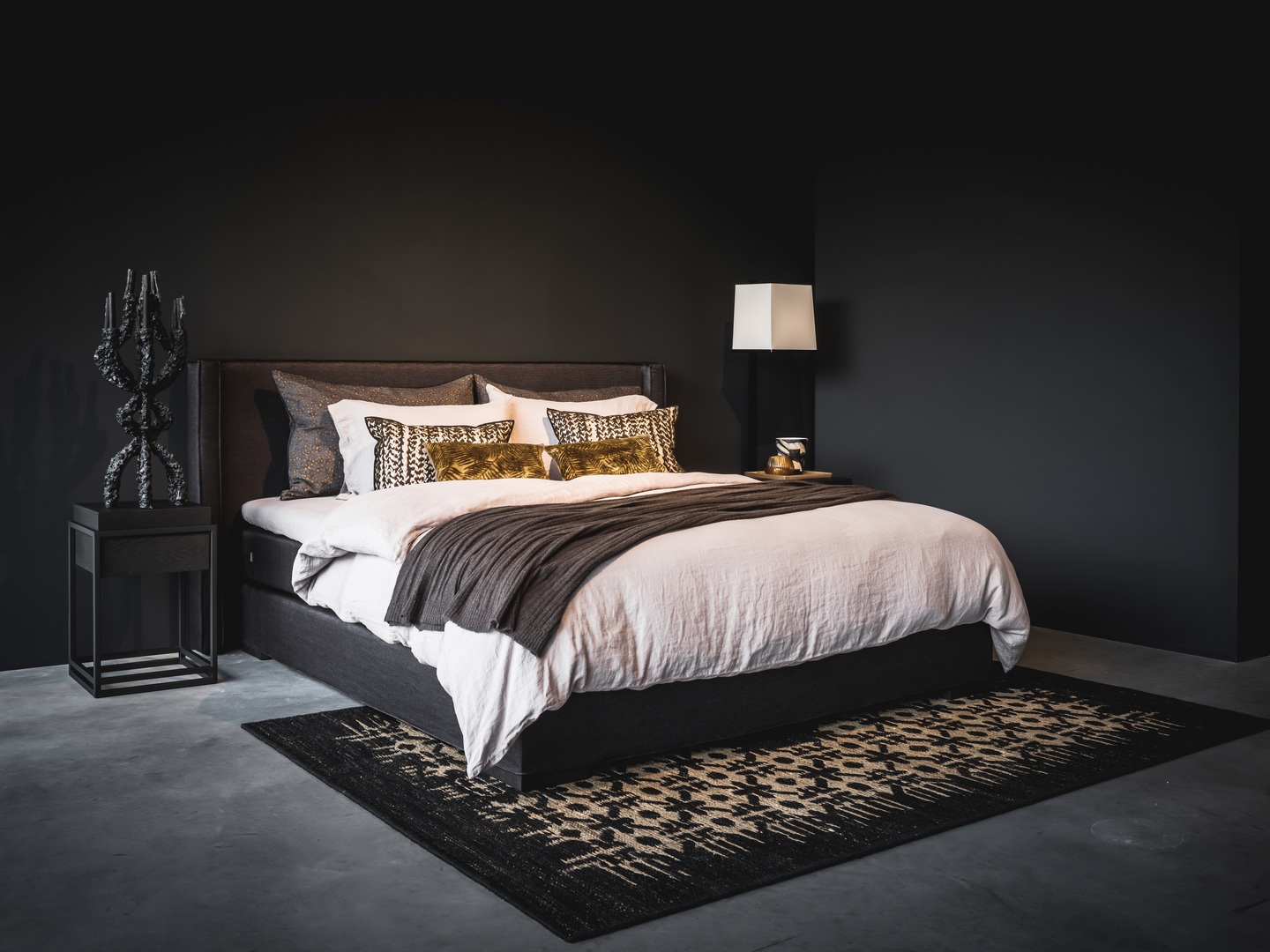 Nilson Beds - Marseille Rubelli Nero_lichter_HRlow.jpg