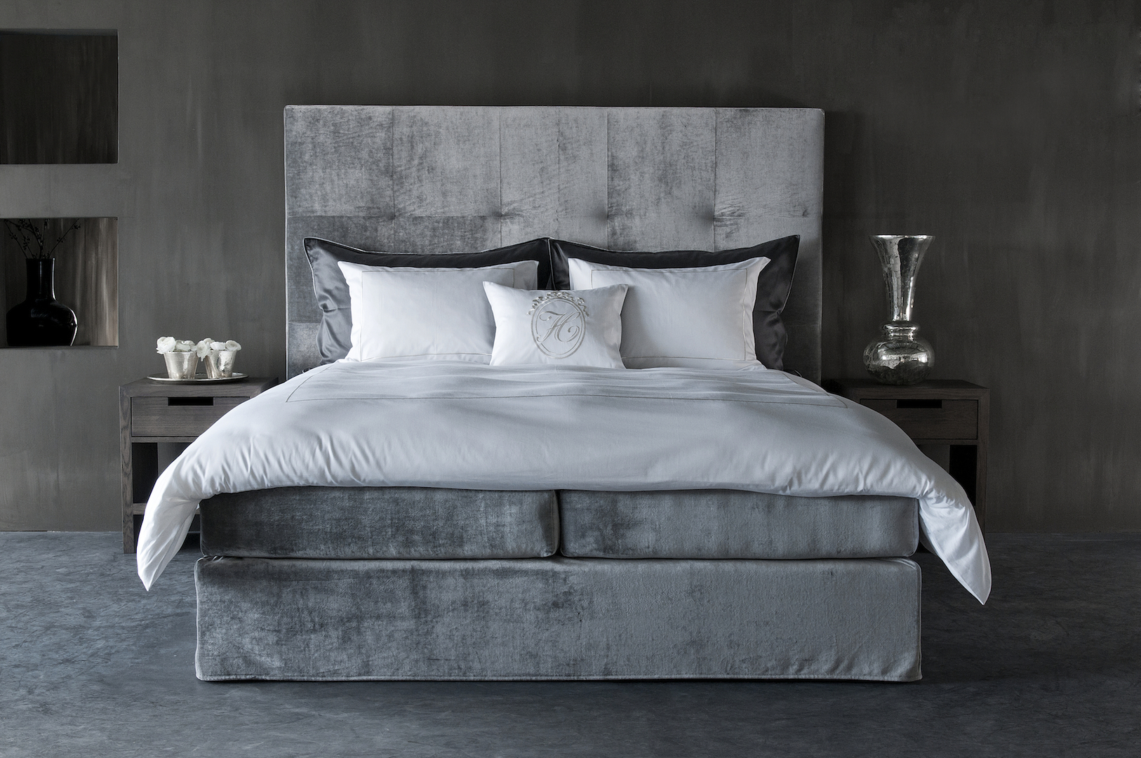 Nilson Beds - Square Orbit silver grey.jpg