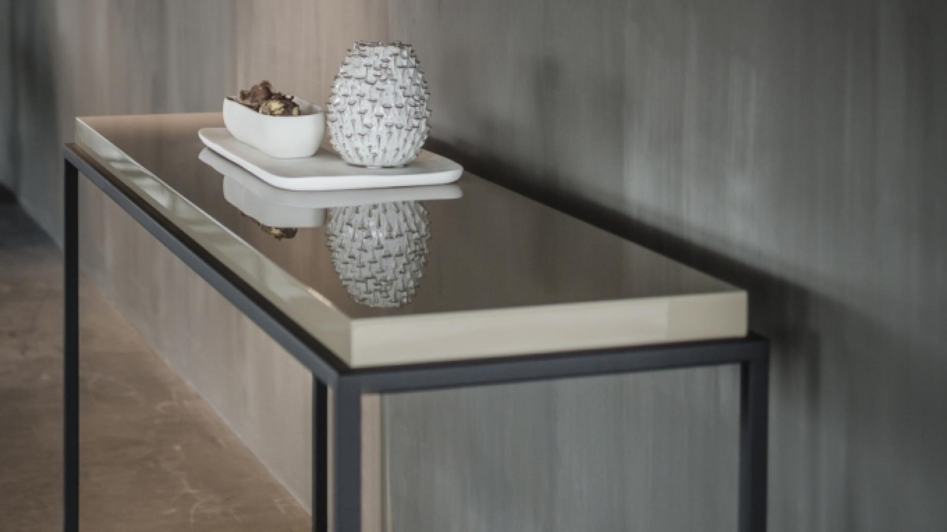 Nilson_Beds_Menton_side_table_high_gloss.jpg