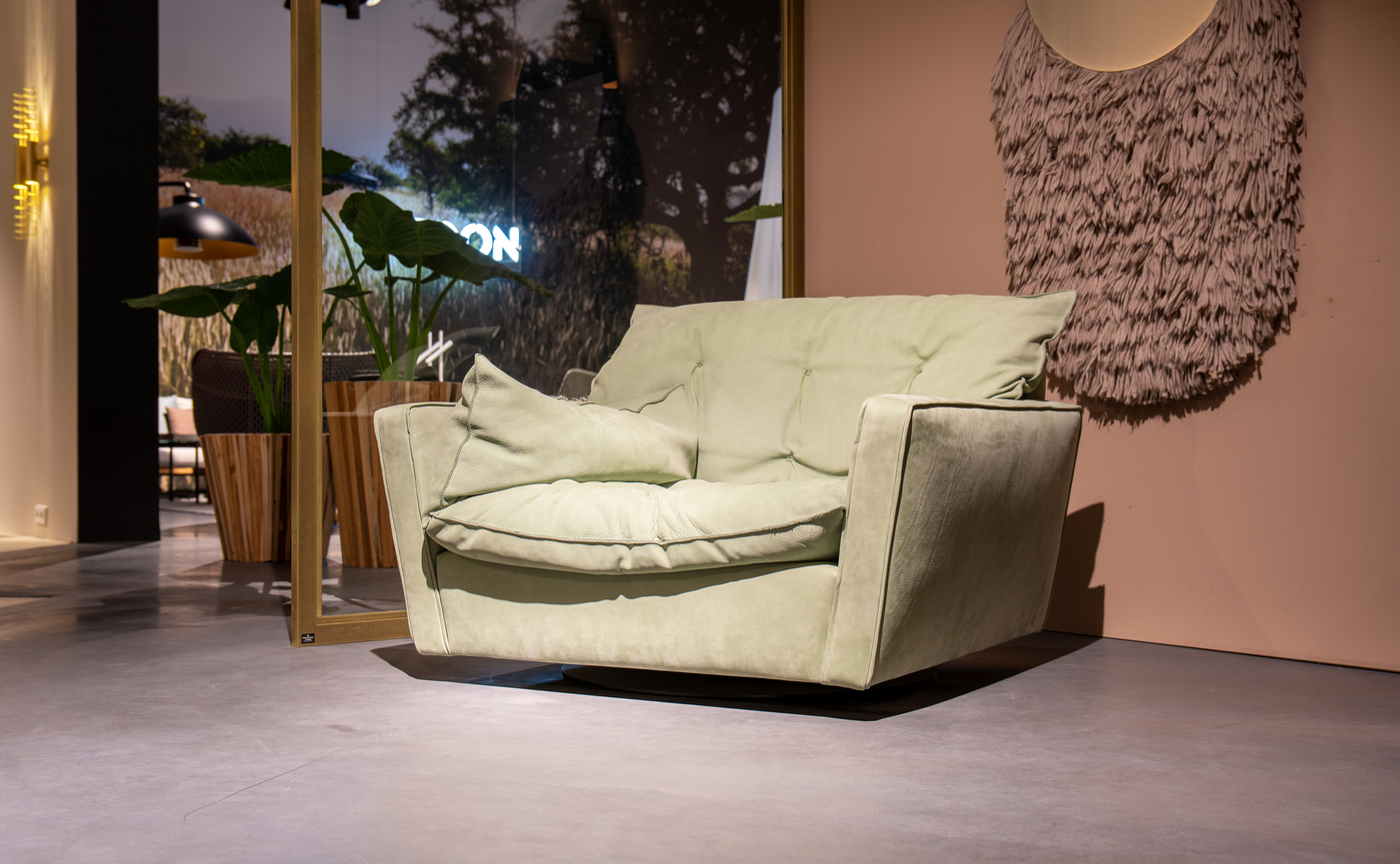 1b-Baxter-SORRENTO REVOLVING ARMCHAIR.jpg