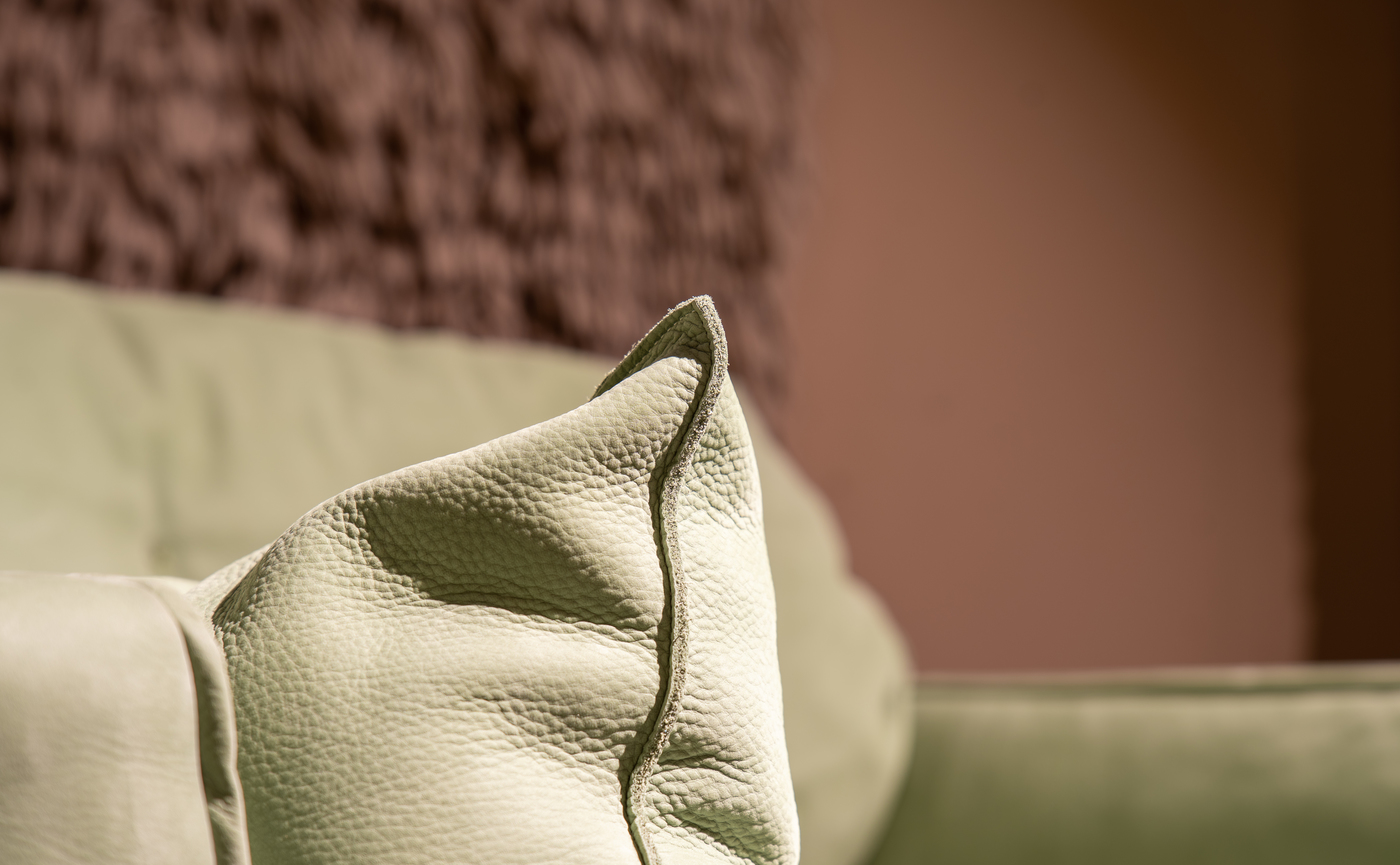 4b-Baxter-SORRENTO REVOLVING ARMCHAIR.jpg
