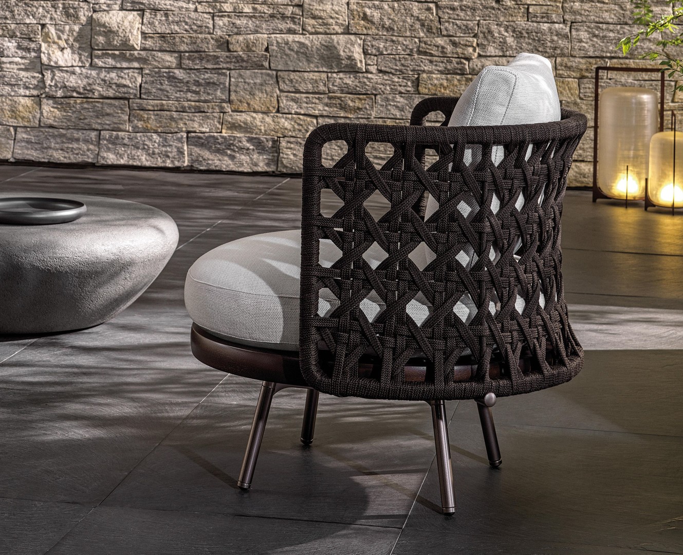 Minotti Torii Nest fauteuil HORA Barneveld 4 (2).jpg