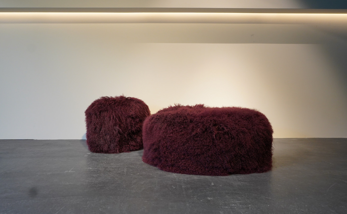 Burgundy Mongolia pouf 2st.