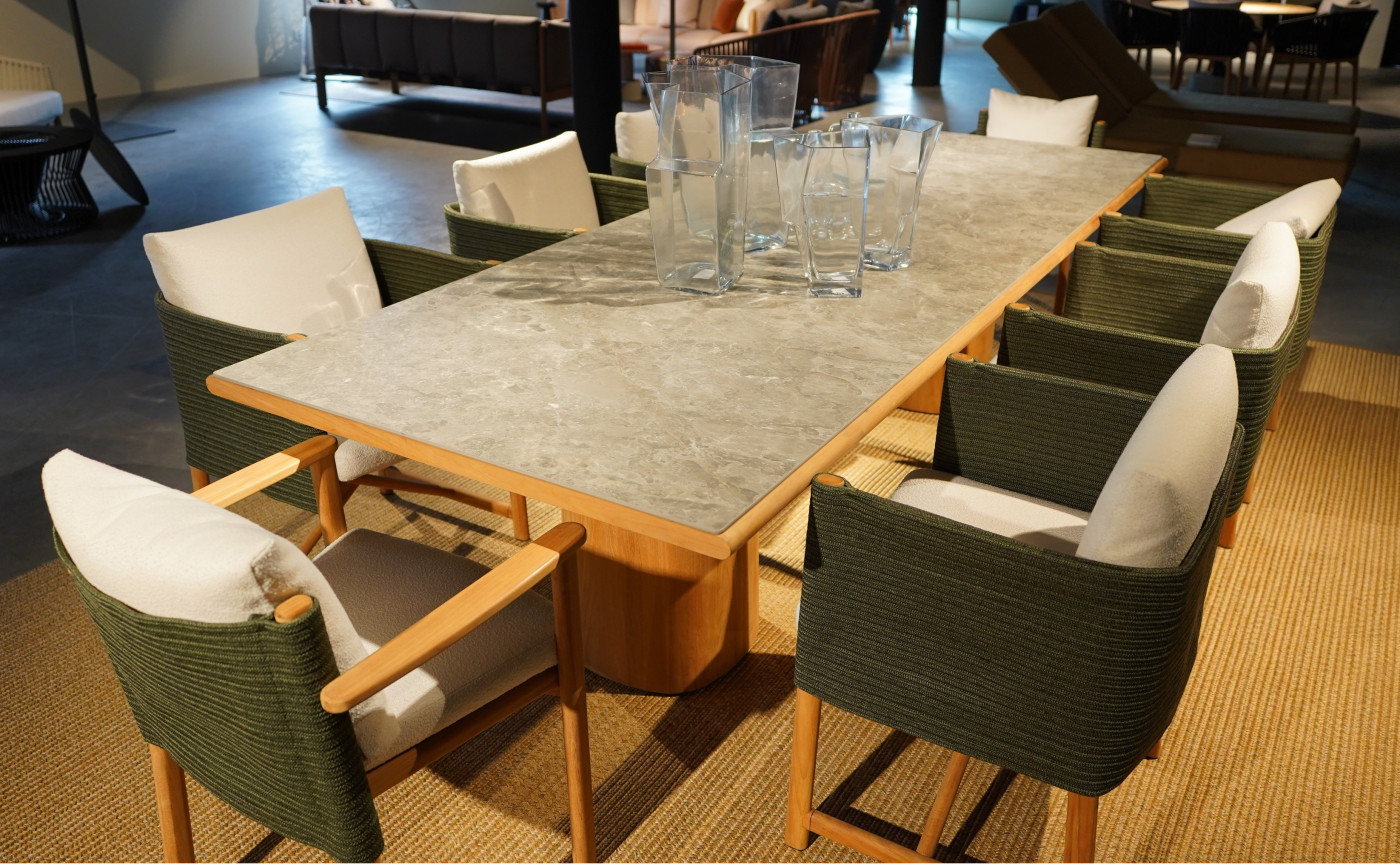 Giro Diningtable