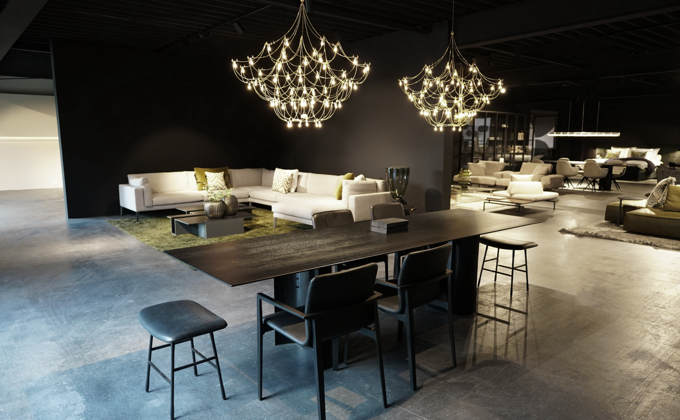 Jeff tafel – Garda stoel – Hinge kruk - 2x Galaxy lamp