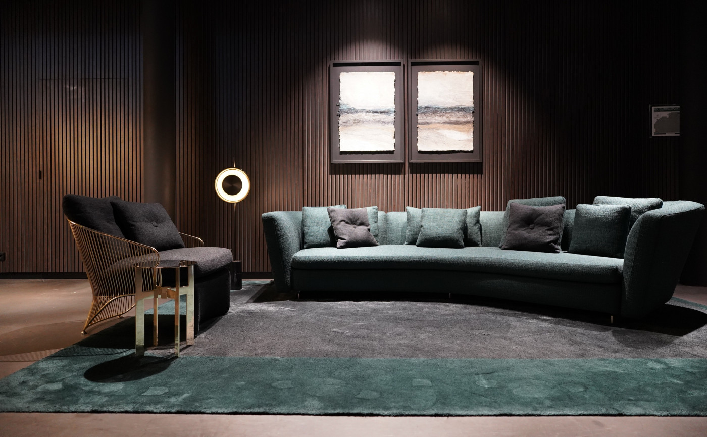 Seymour bank - Ellis coffee table - Colette Armchair - Dibbets karpet - 2x Textured Art