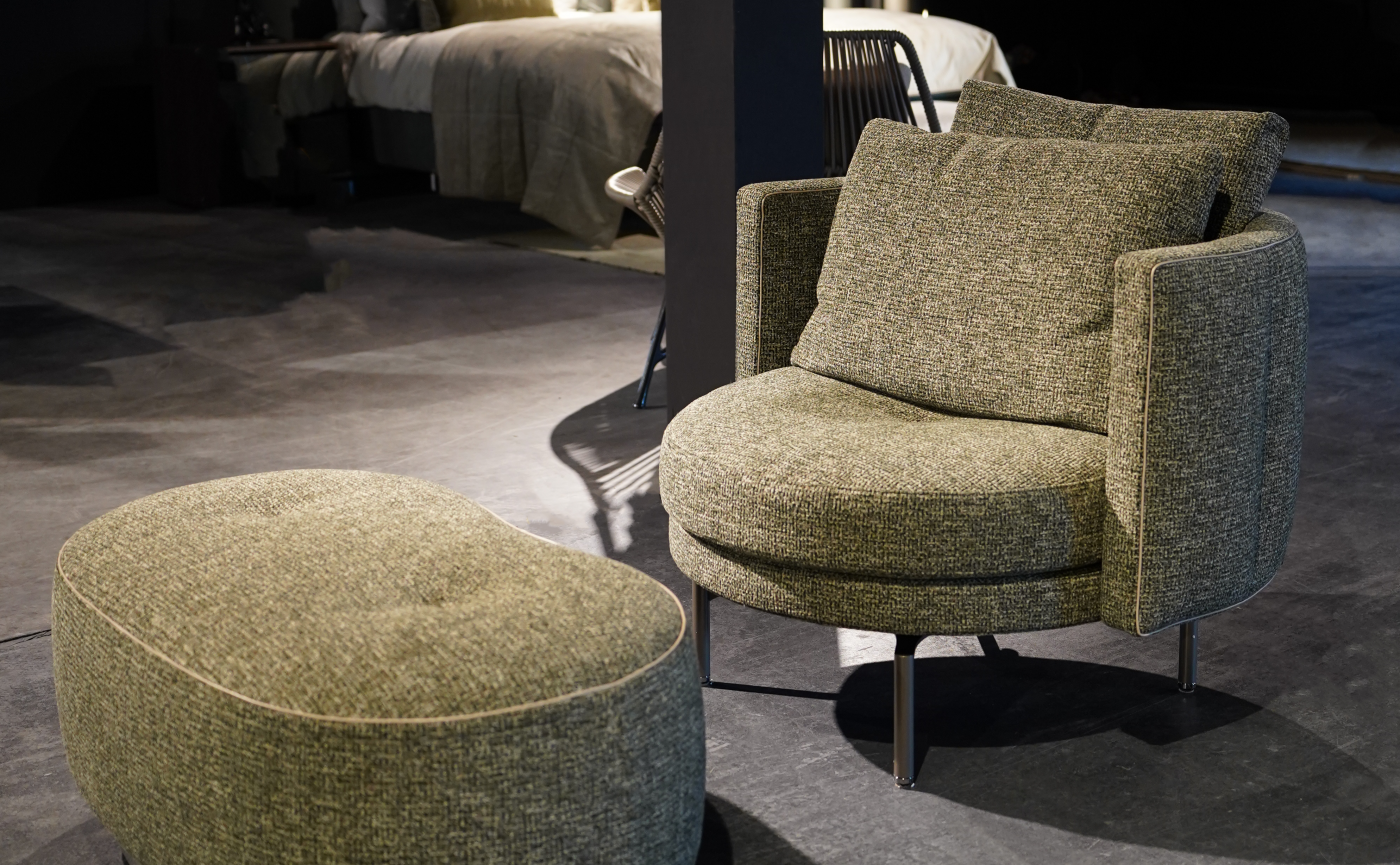 Torii Armchair swivel + Ottoman