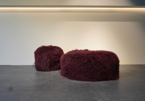 Burgundy Mongolia pouf 2st.
