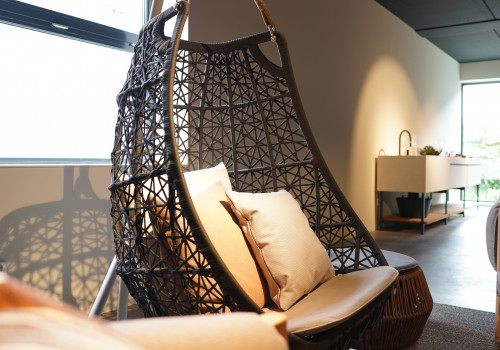 Maia egg swing