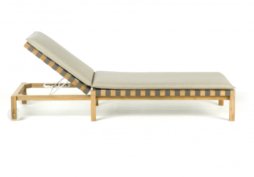 Mistral 104 sunlounger