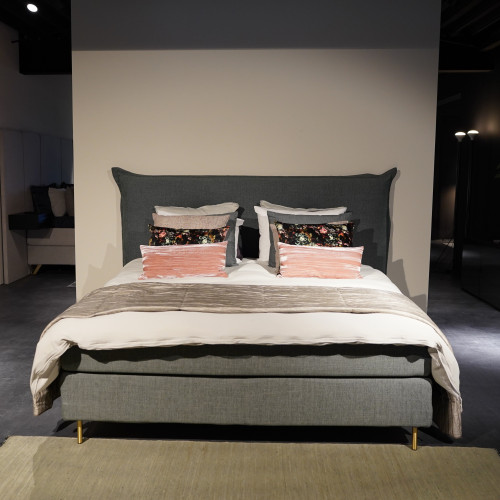 Prestige Continental boxspring - Modern nightstands - Clive bench