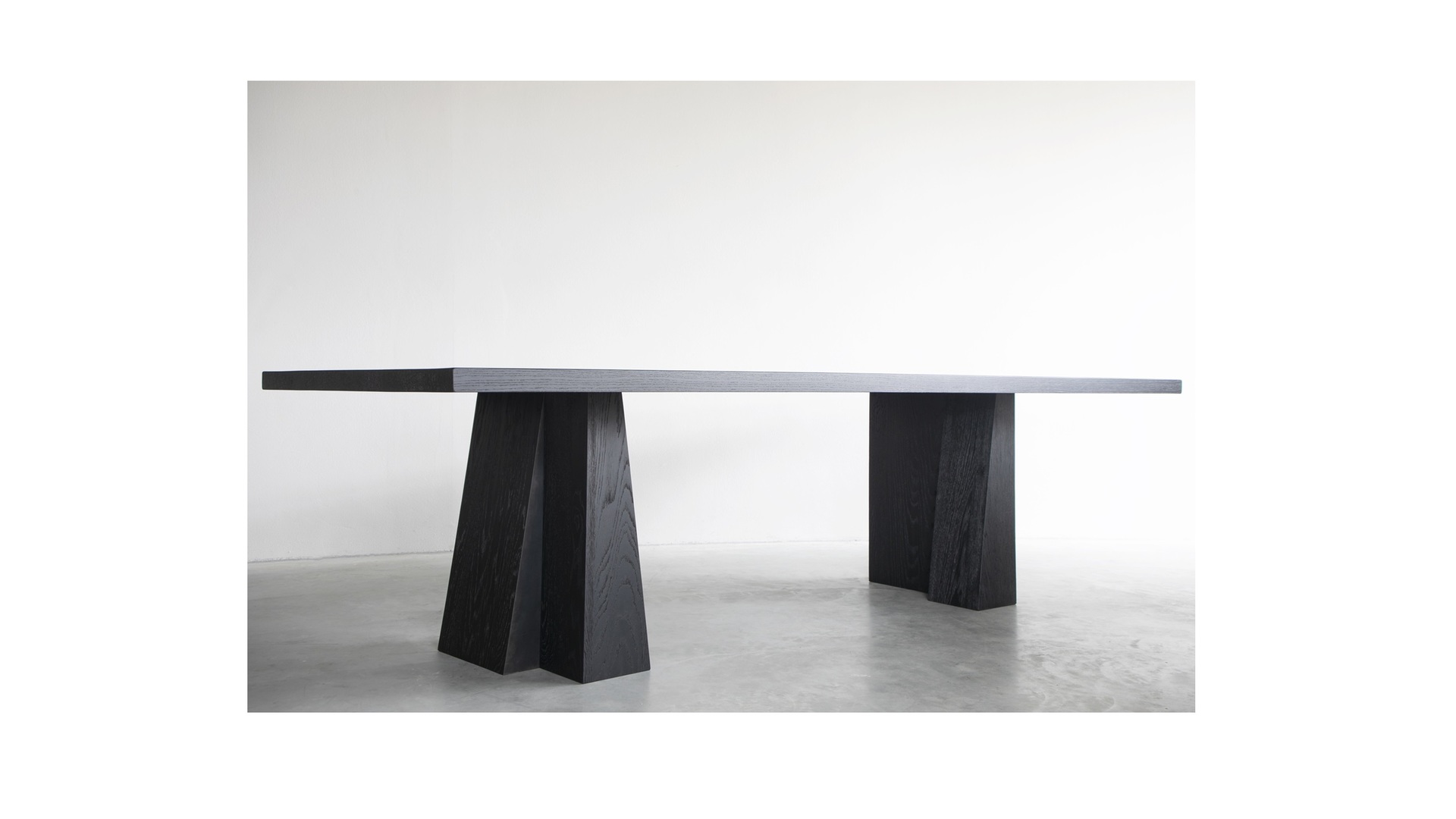 ELI dining table - 09 klein.jpg