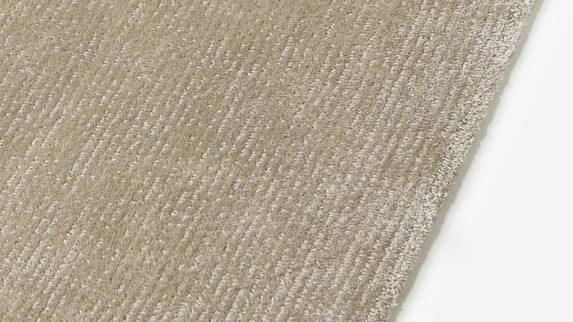 cc-tapis_LayersCollection_StudioPietBoon_layers-grain-plain-dust-cover.jpg