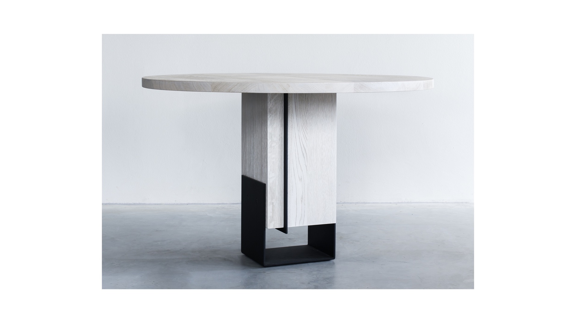 Kitale-round-dining-table-ronde-tafel-Rund-Esstisch-06 klein.jpg