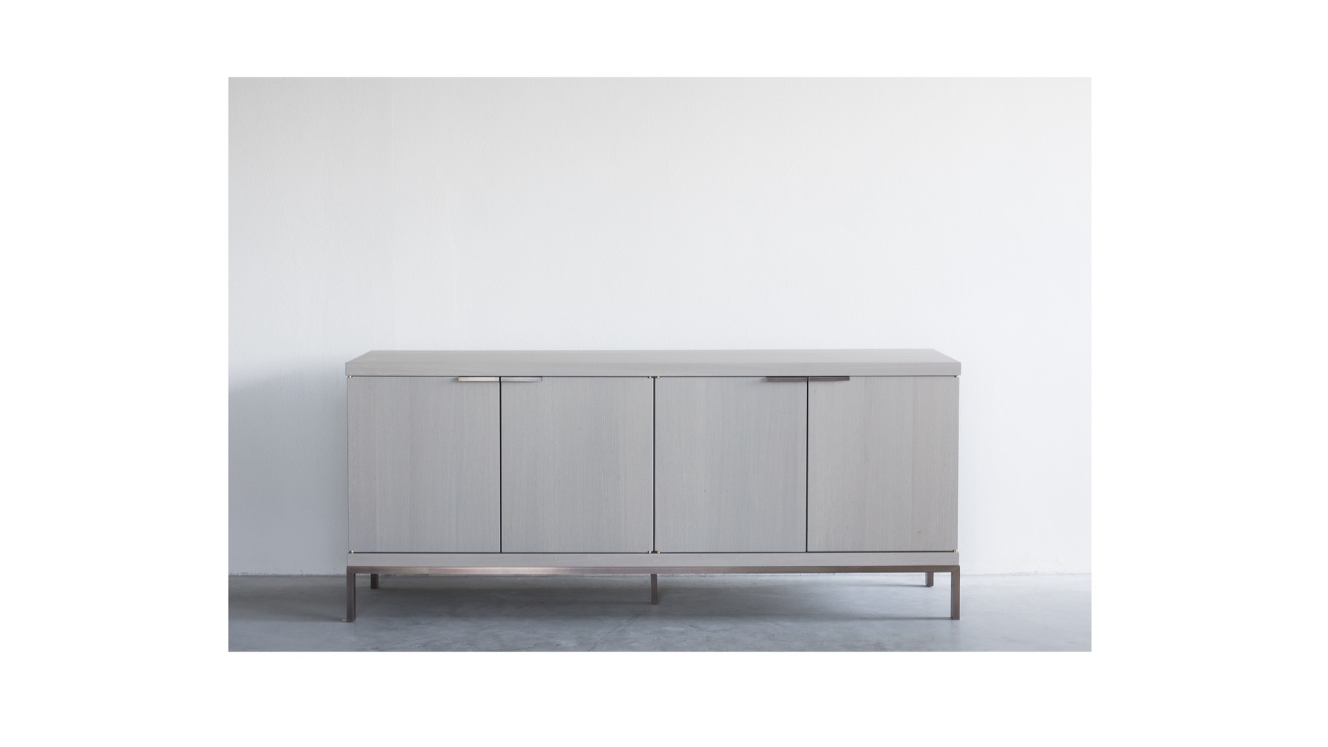 Nota Bene sideboard with 4 doors (1) klein.jpg