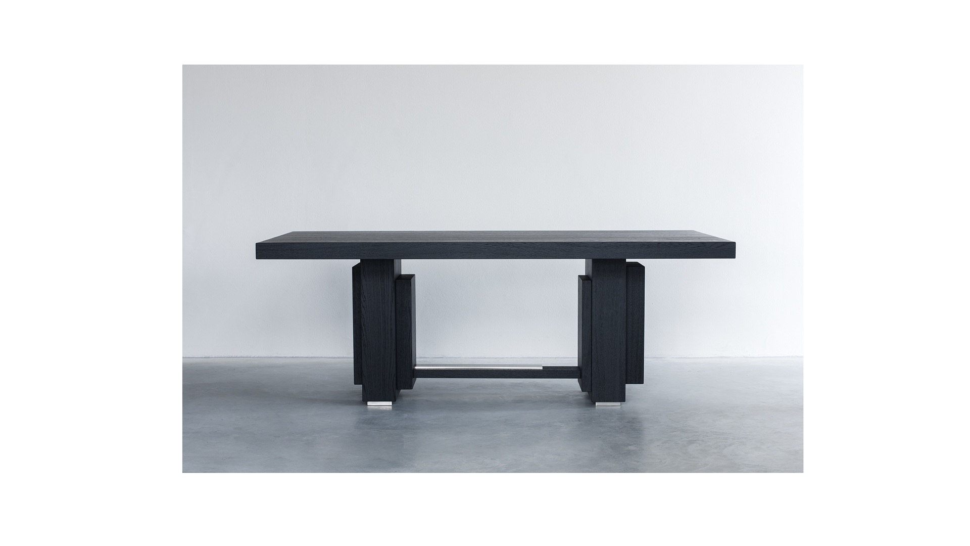Kitale rectangular table (1) klein.jpg