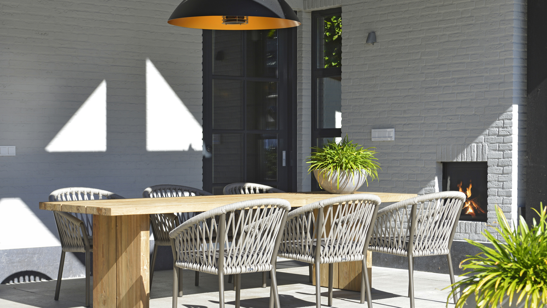 2019 Borek Ardenza belt Majinto chair Studio Borek - reclaimed teak Sevilla table Studio Borek (close-up)  (1).jpg