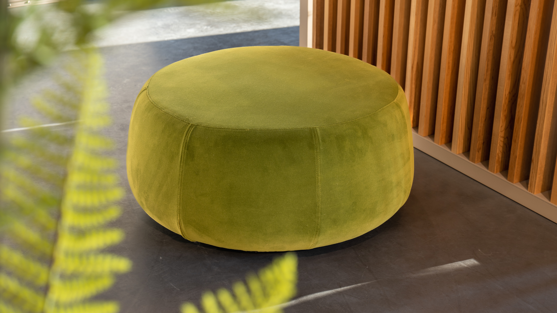 HORA-SALE-1200-700-09-Tribu╠ü Nomad poef.jpg