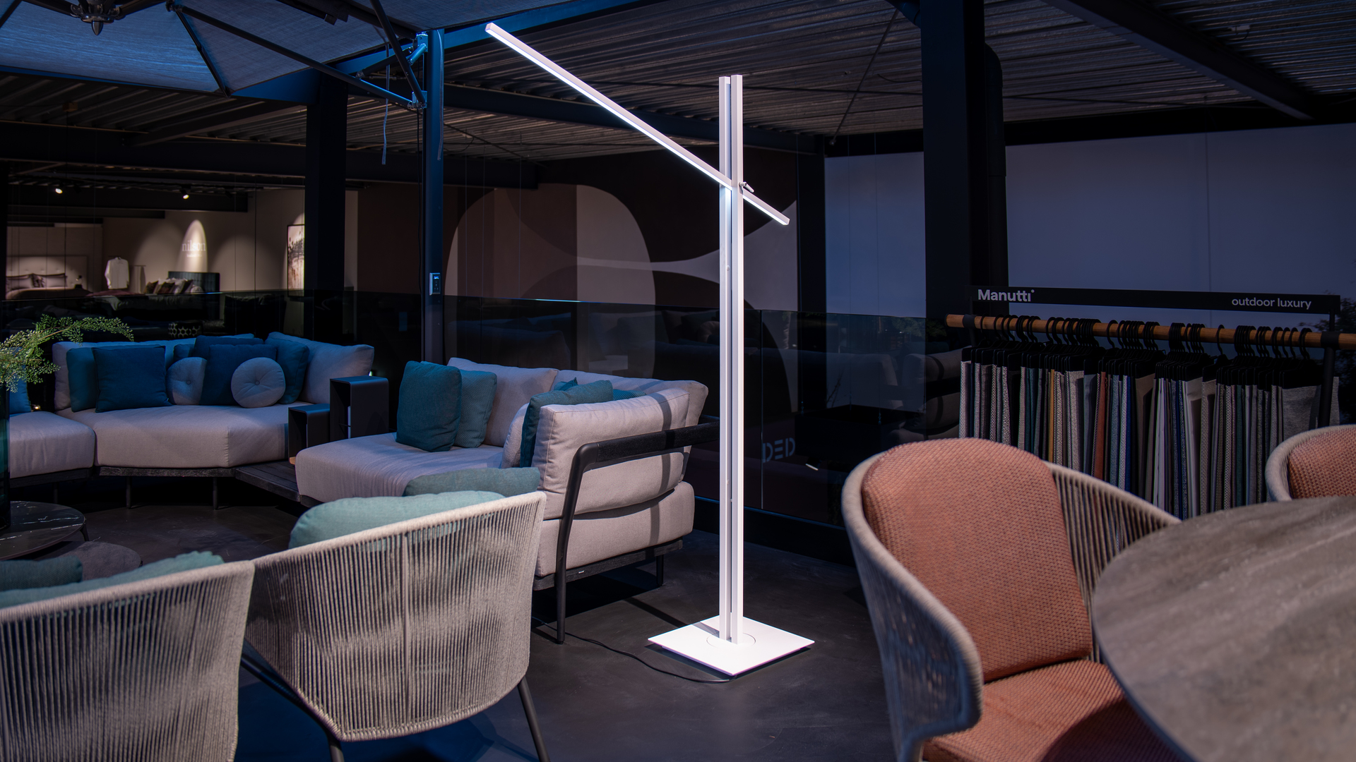 2b-Manutto-twilight vloerlamp-HORA-SALE.jpg