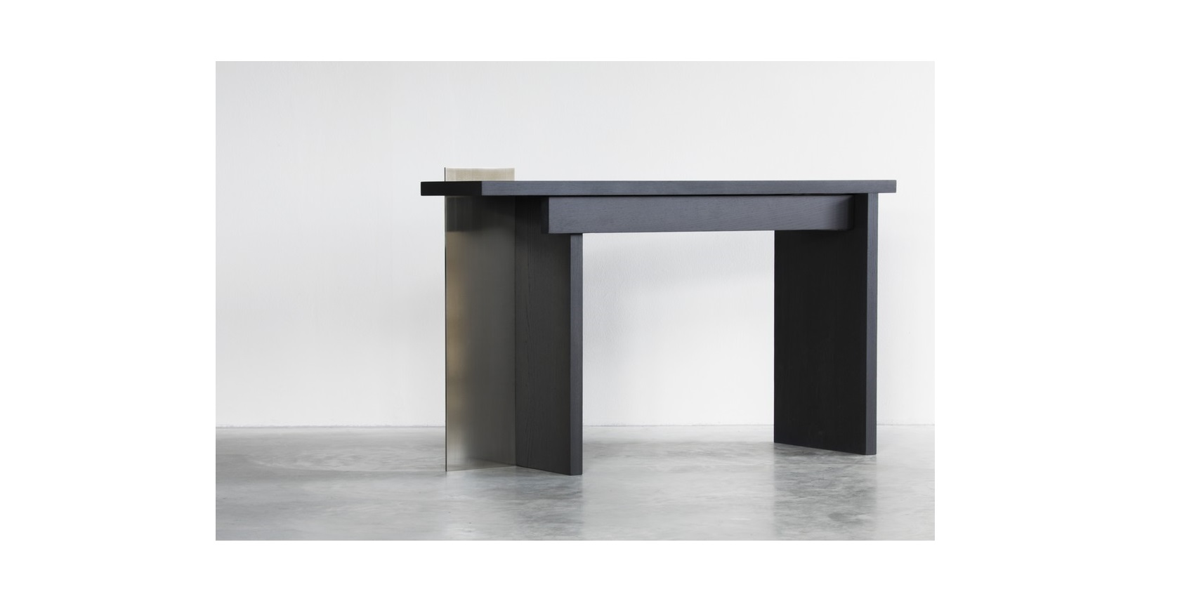 Stijl console with nickel (1) klein.jpg