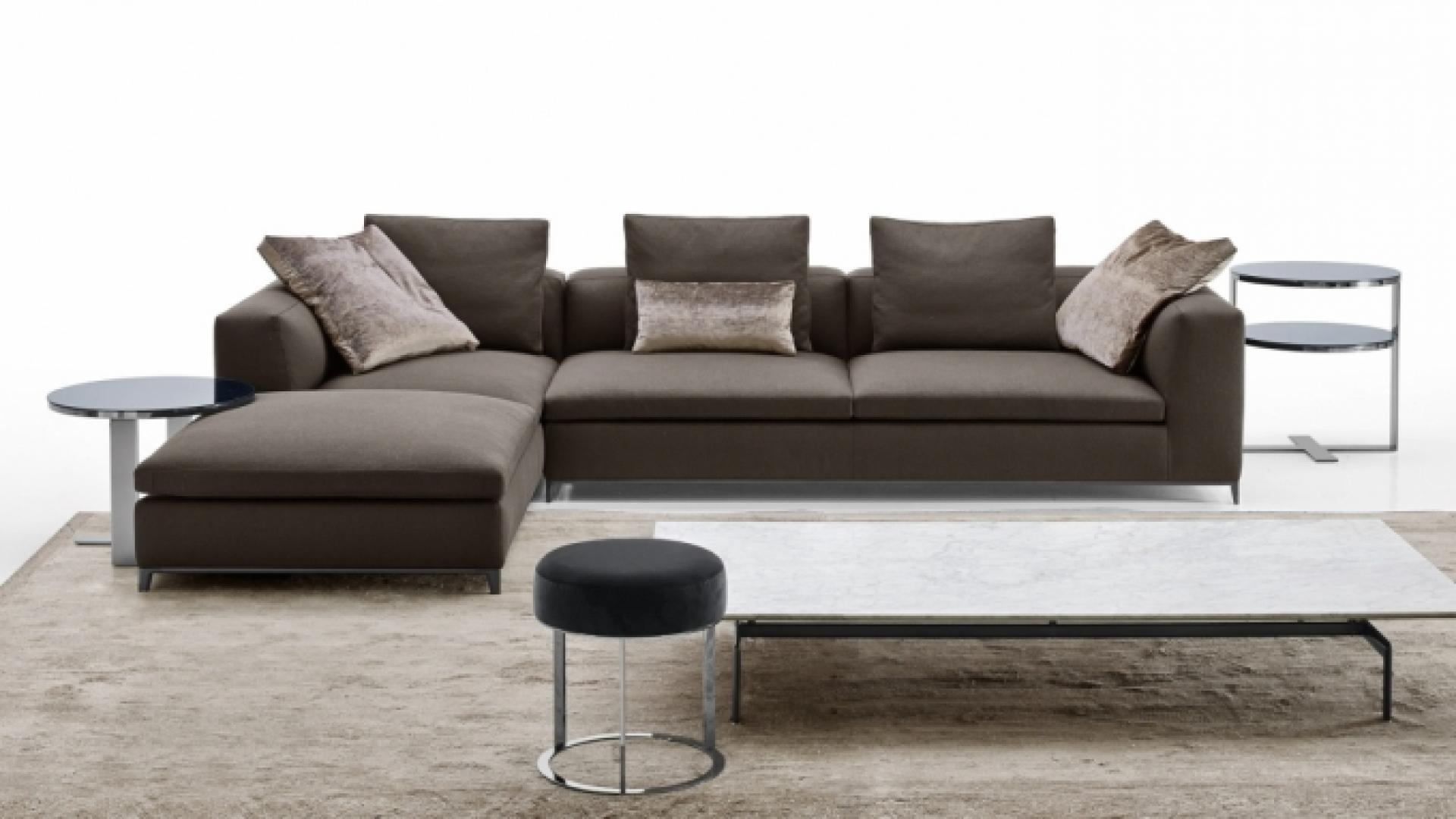 Michel Club Sofa 223