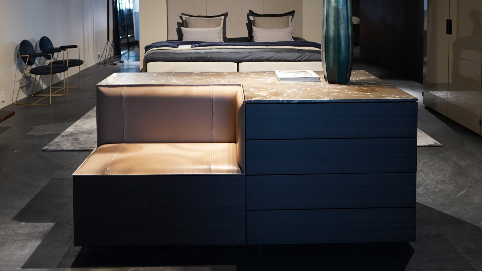 Hub Bench Console