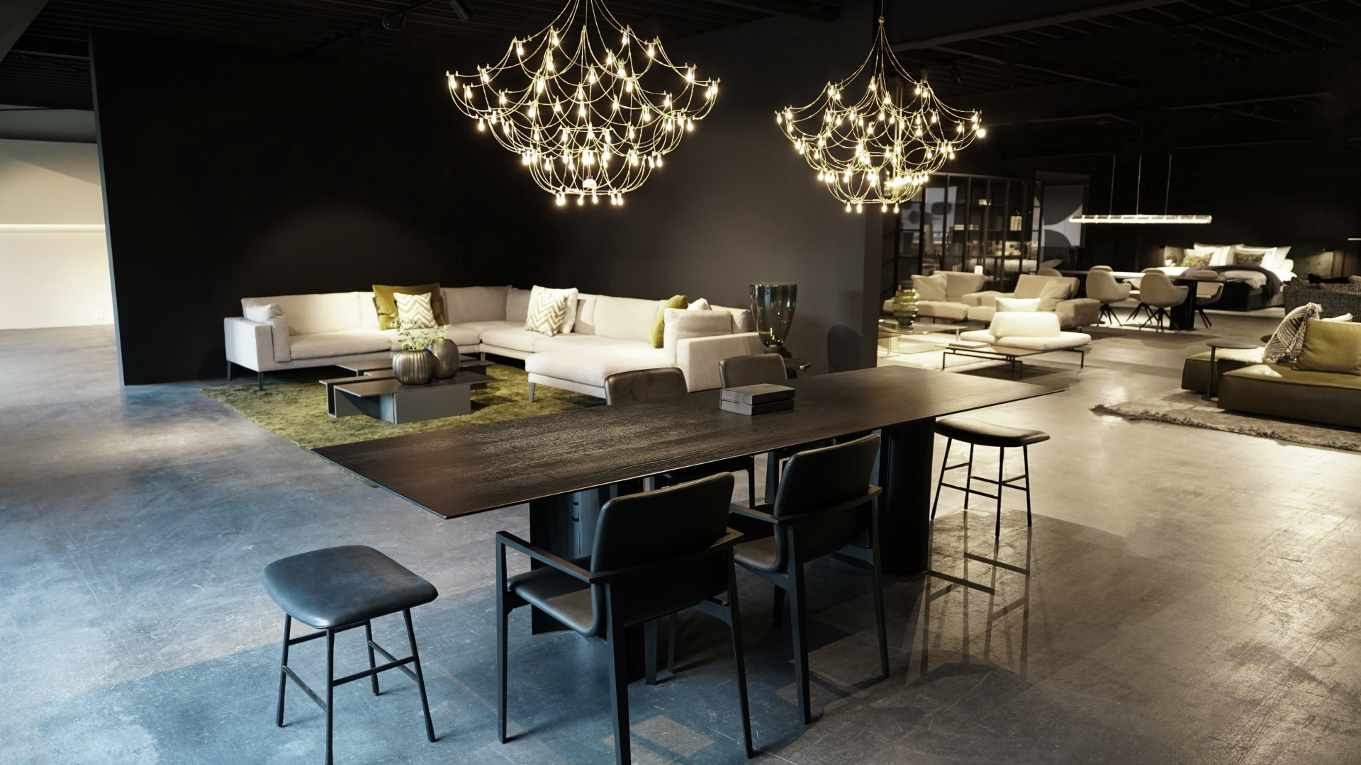 Jeff tafel – Garda stoel – Hinge kruk - 2x Galaxy lamp