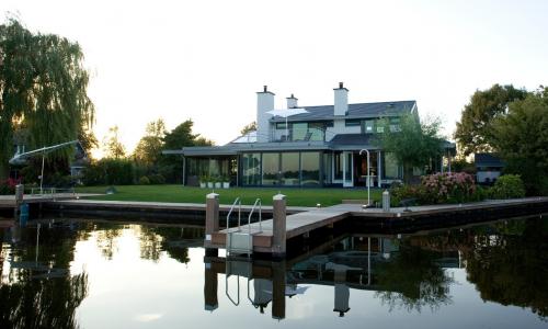Villa aan het water
